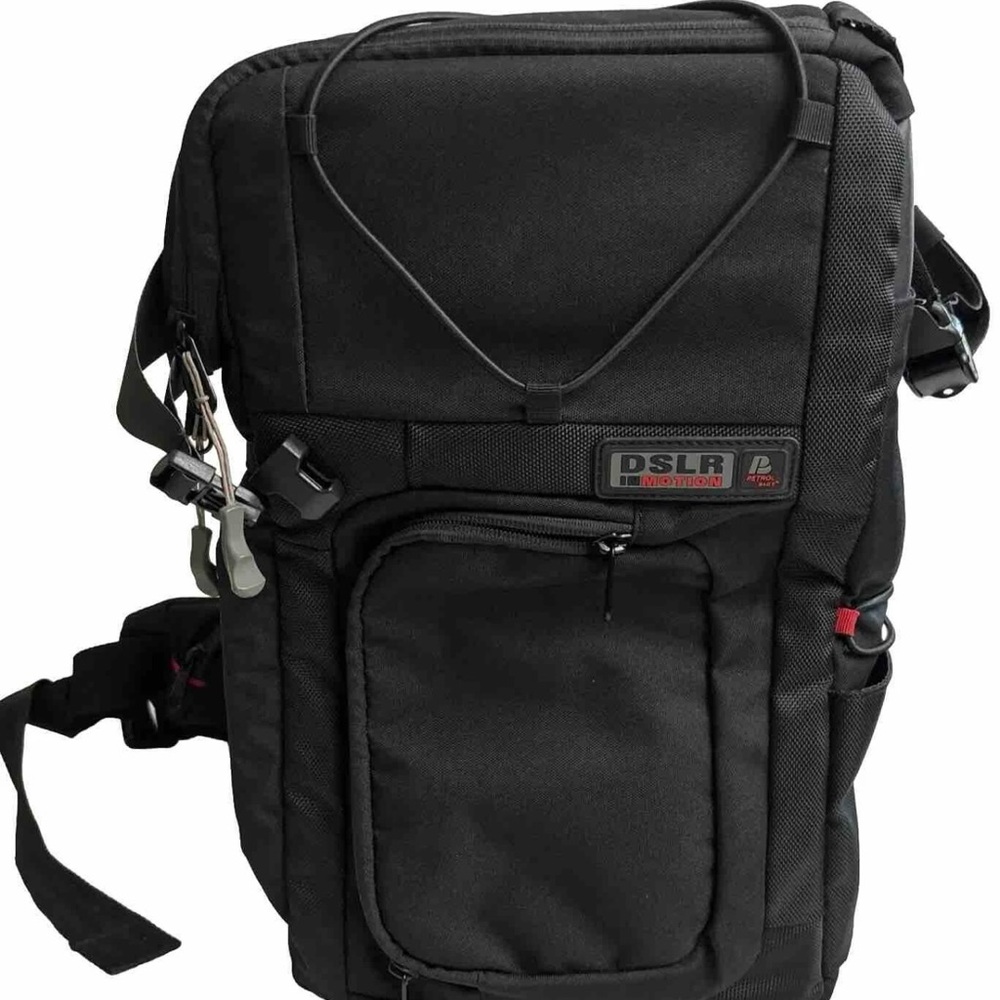 Petrol PD333 DSLR Sling Bag is lightweight over-the-shoulder bag